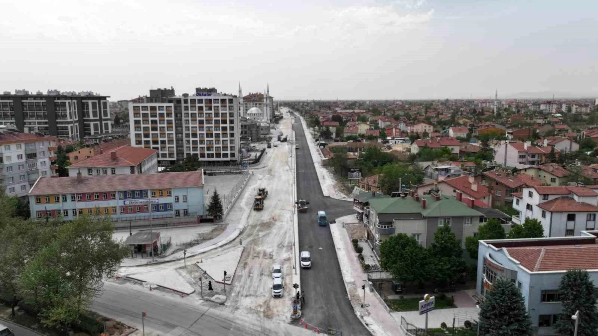 Konya’da Küçük Aymanas Caddesi’nde Sıcak Asfalt Çalışmaları Başladı